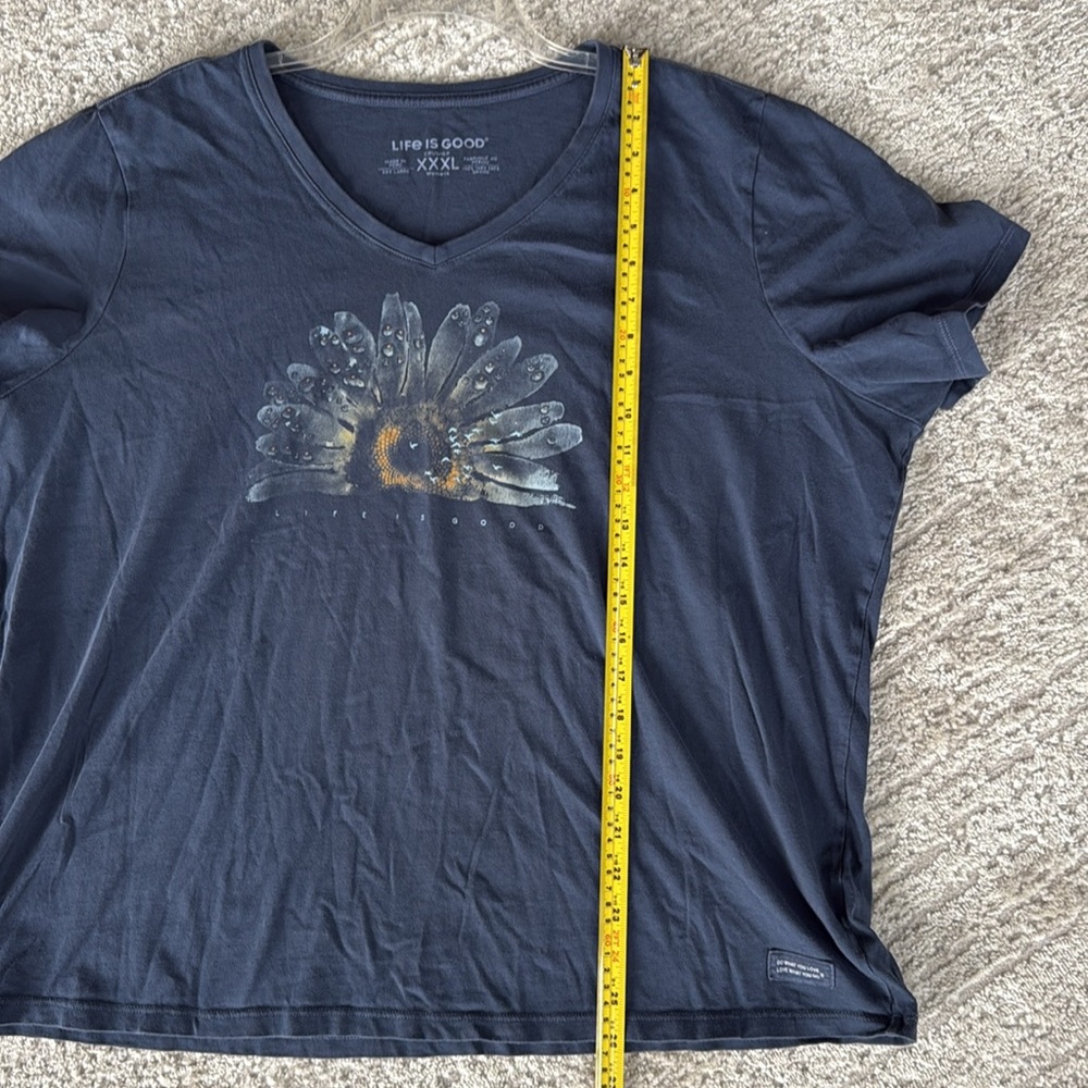 LIFE IS GOOD Women's Marine Blue Daisy Short Sleeve V-Neck- Size XXXL - Picture 9 of 10